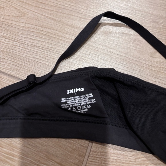 SKIMS Black Triangle Bra - Picture 3 of 3